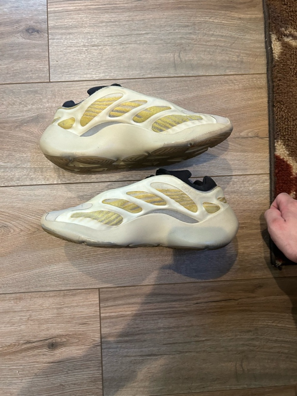 Adidas Yeezy 700 V3 Safflower Men’s Size 9